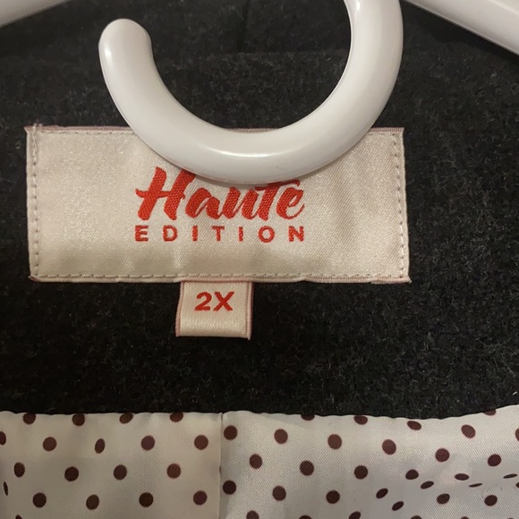 Like new, worn once. Prefer longer coats so just hangs in the closet - Picture 5 of 5